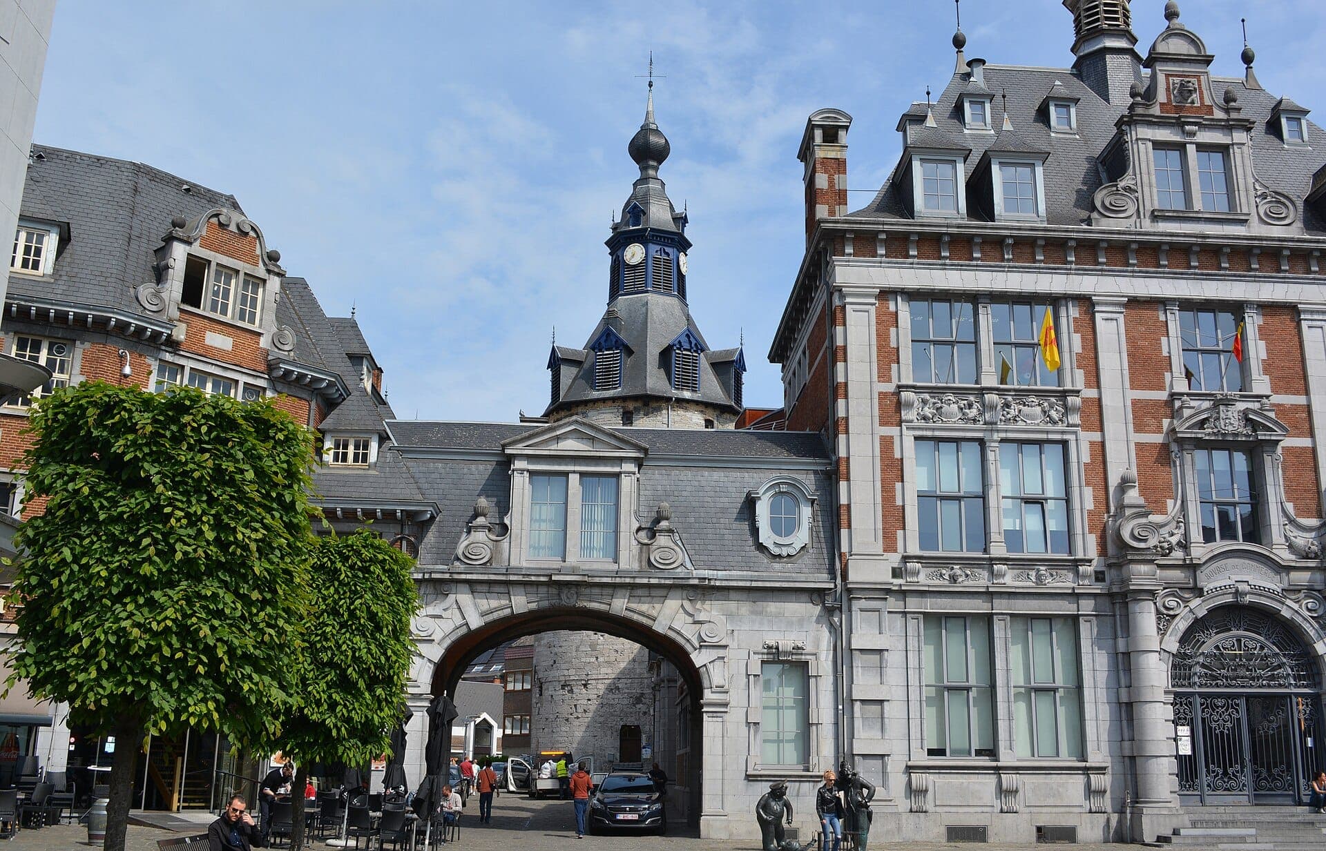 La Place d'Armes & le beffroi